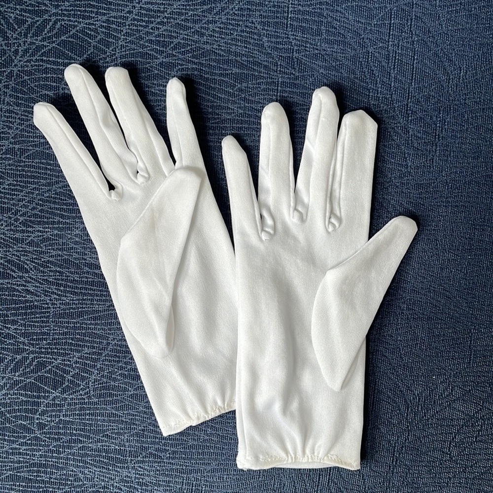 Girls’ White Gloves